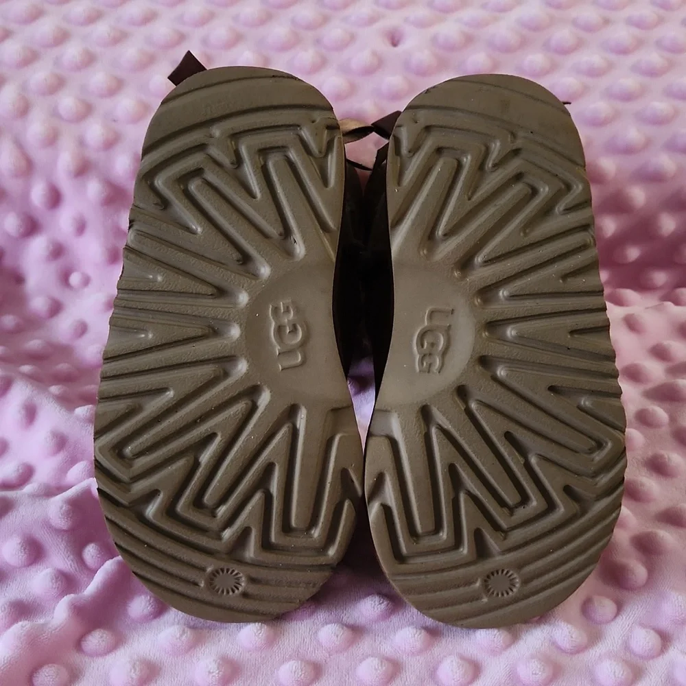 Ugg Mini Bailey Boots - Picture 4 of 4